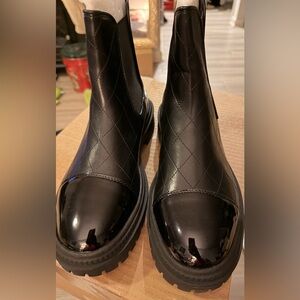 Steve Madden Black Quilted Chelsea Boots with Gloss Cap Toe
